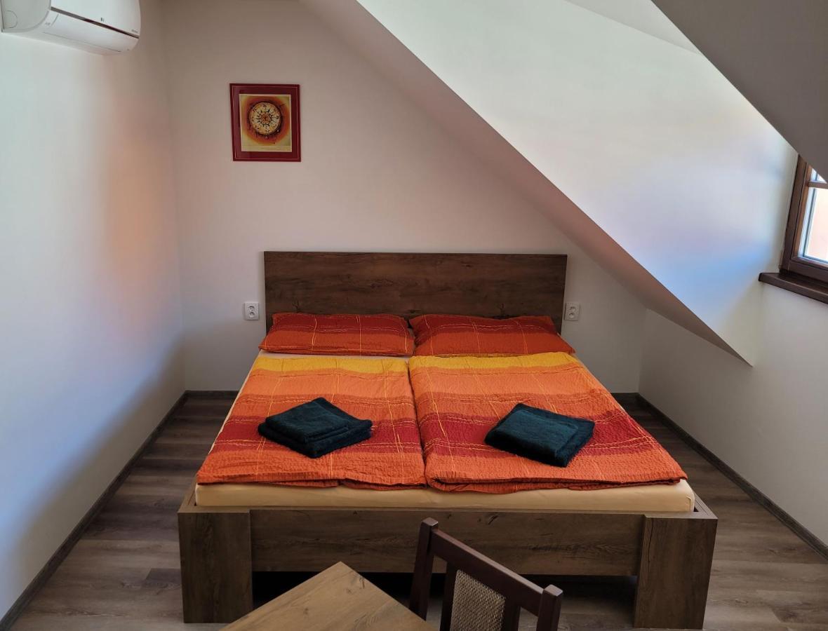 Penzion A Wellness U Trebonske Madony Buitenkant foto