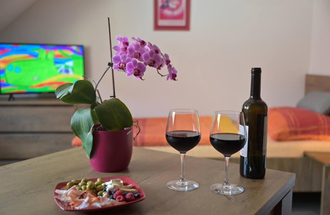 Penzion A Wellness U Trebonske Madony Buitenkant foto