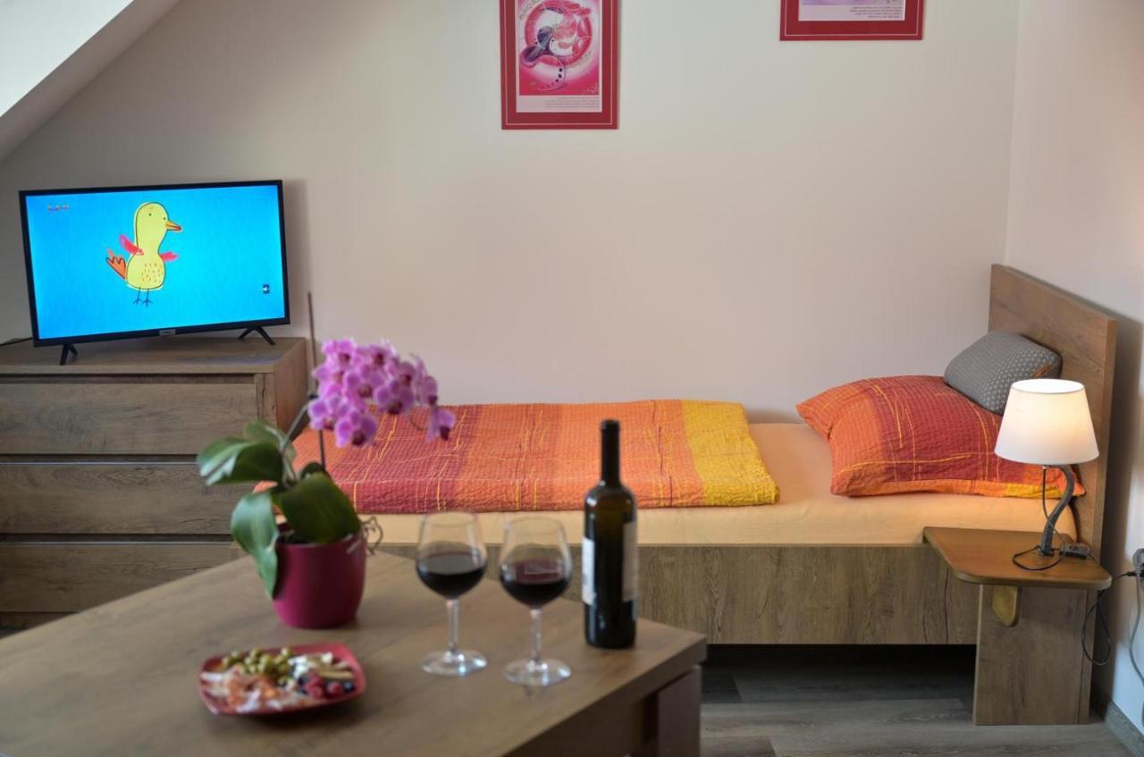 Penzion A Wellness U Trebonske Madony Buitenkant foto