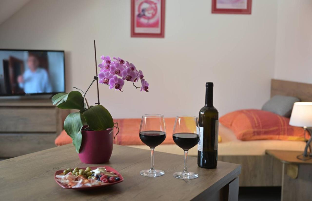 Penzion A Wellness U Trebonske Madony Buitenkant foto