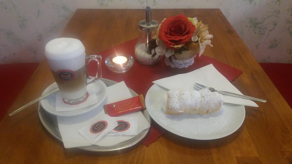 Penzion A Wellness U Trebonske Madony Buitenkant foto