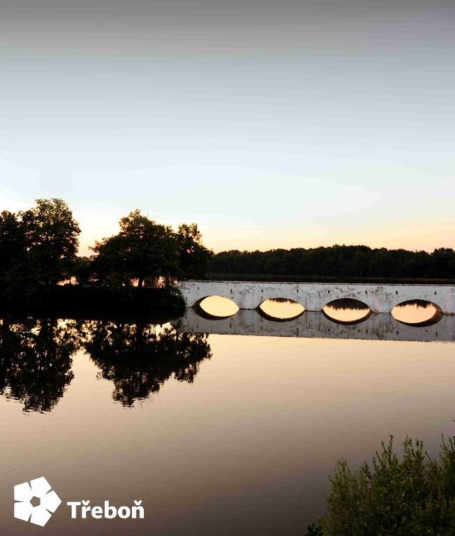 Penzion A Wellness U Trebonske Madony Buitenkant foto